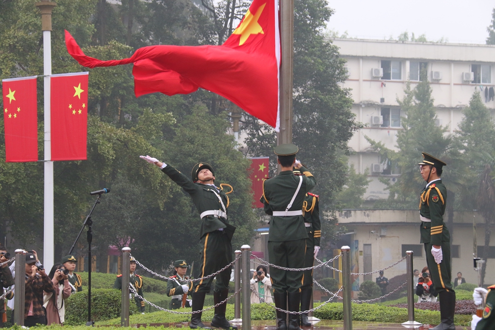 升旗结束后,学生代表,马克思主义学院2019级研究生陶炳臻发言
