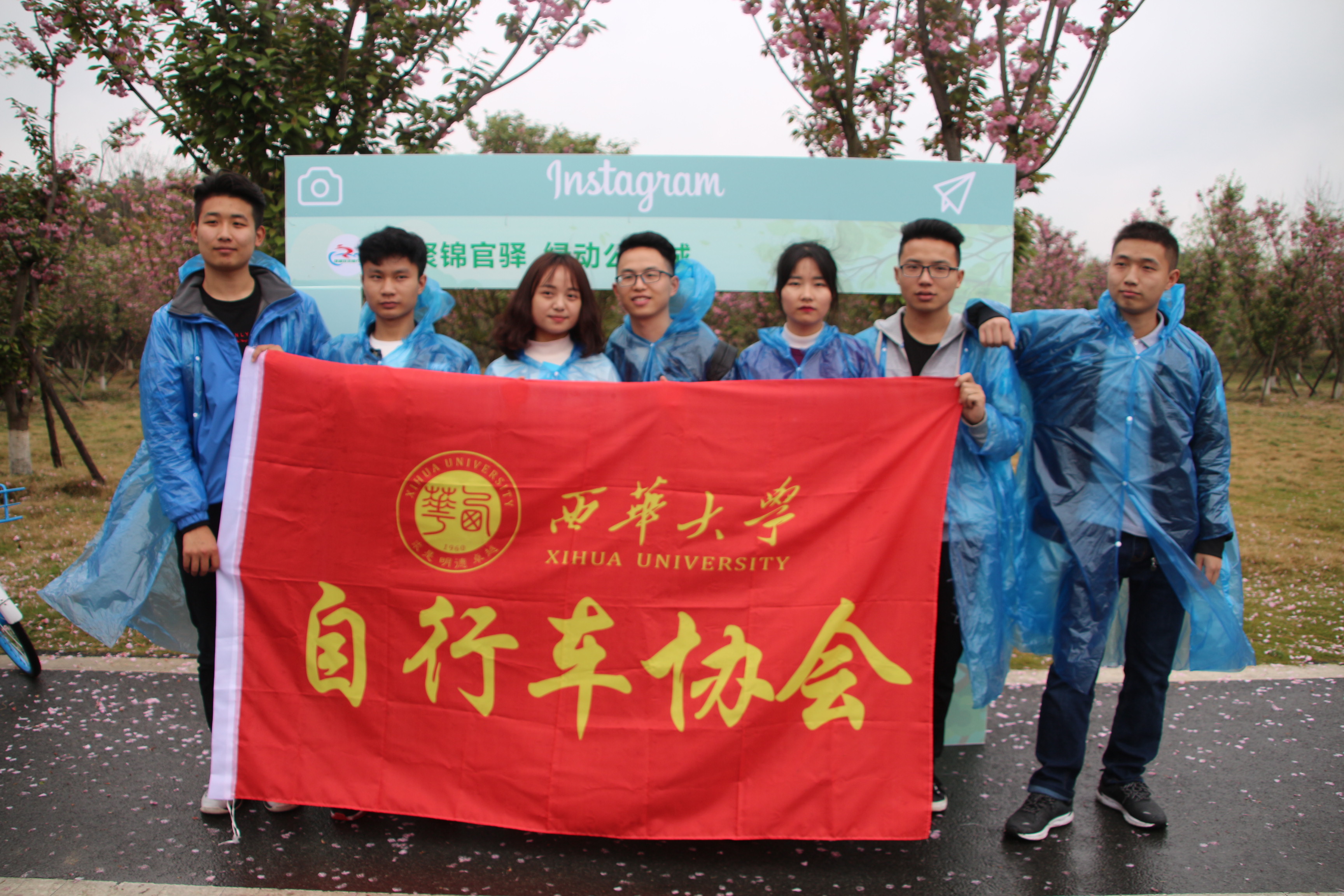 我校学生社团积极参与"环青龙湖欢乐骑行"活动