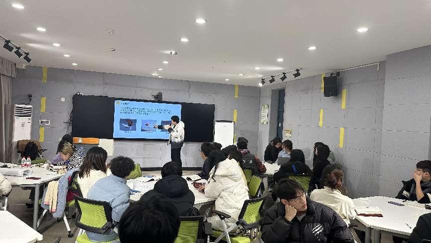 2 国家一流课程《材料成型CADCAE技术》授课（彭必友教授与西华大学材料成型及控制工程2021级本科生1）