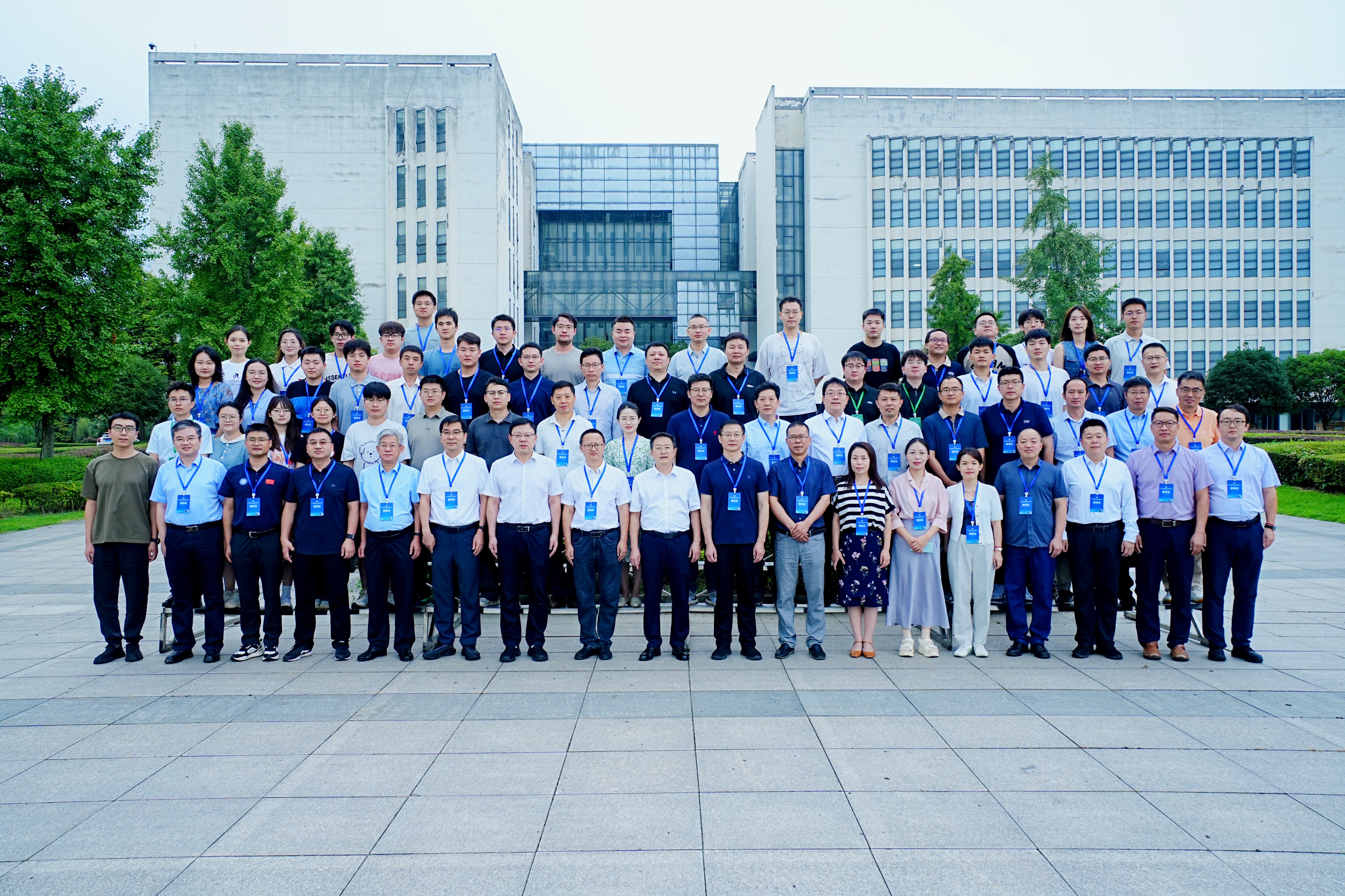 中国钢结构协会海洋钢结构分会常务理事会暨船舶与海洋工程装备技术创新发展学术会议在西华大学召开