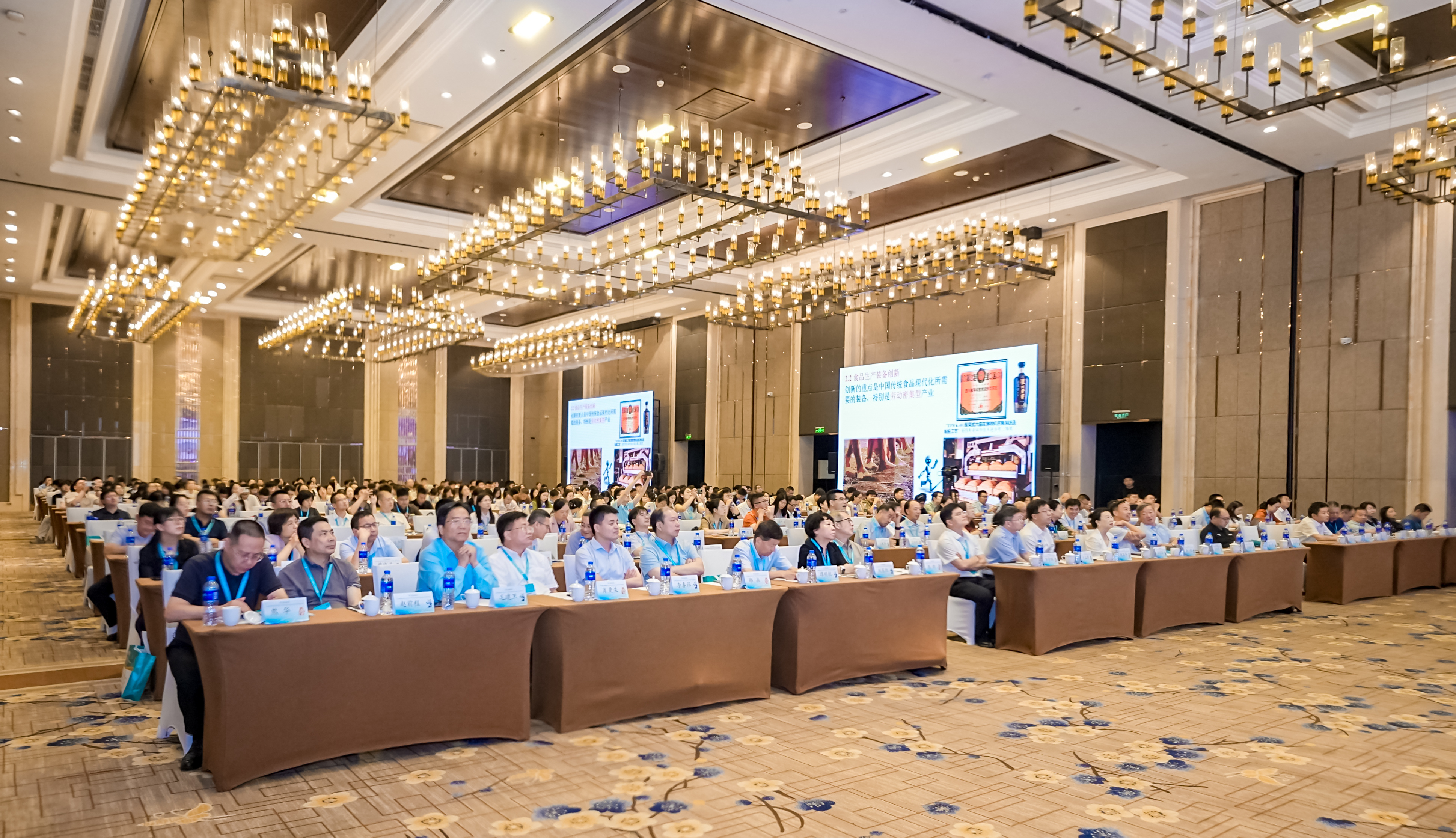 西华大学联合主办的“2026第四届食品科学家论坛及产学研交流大会”在成都召开